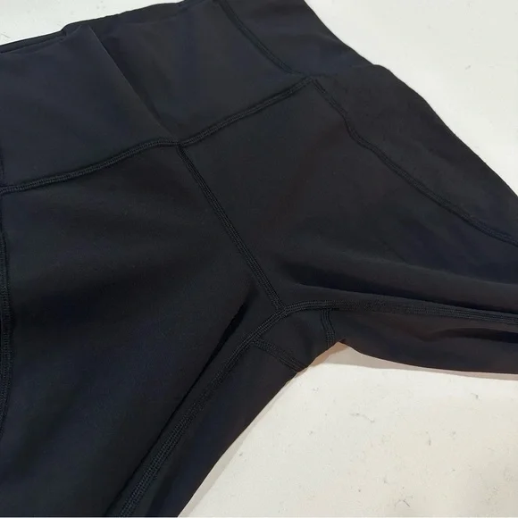 Lululemon Breezy Dot Crop *19" - Size 6 - Picture 8 of 12